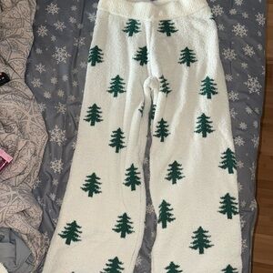 Cupcakes and cashmere Christmas tree, fuzzy lounge pants 🌲🎄🌲🌲